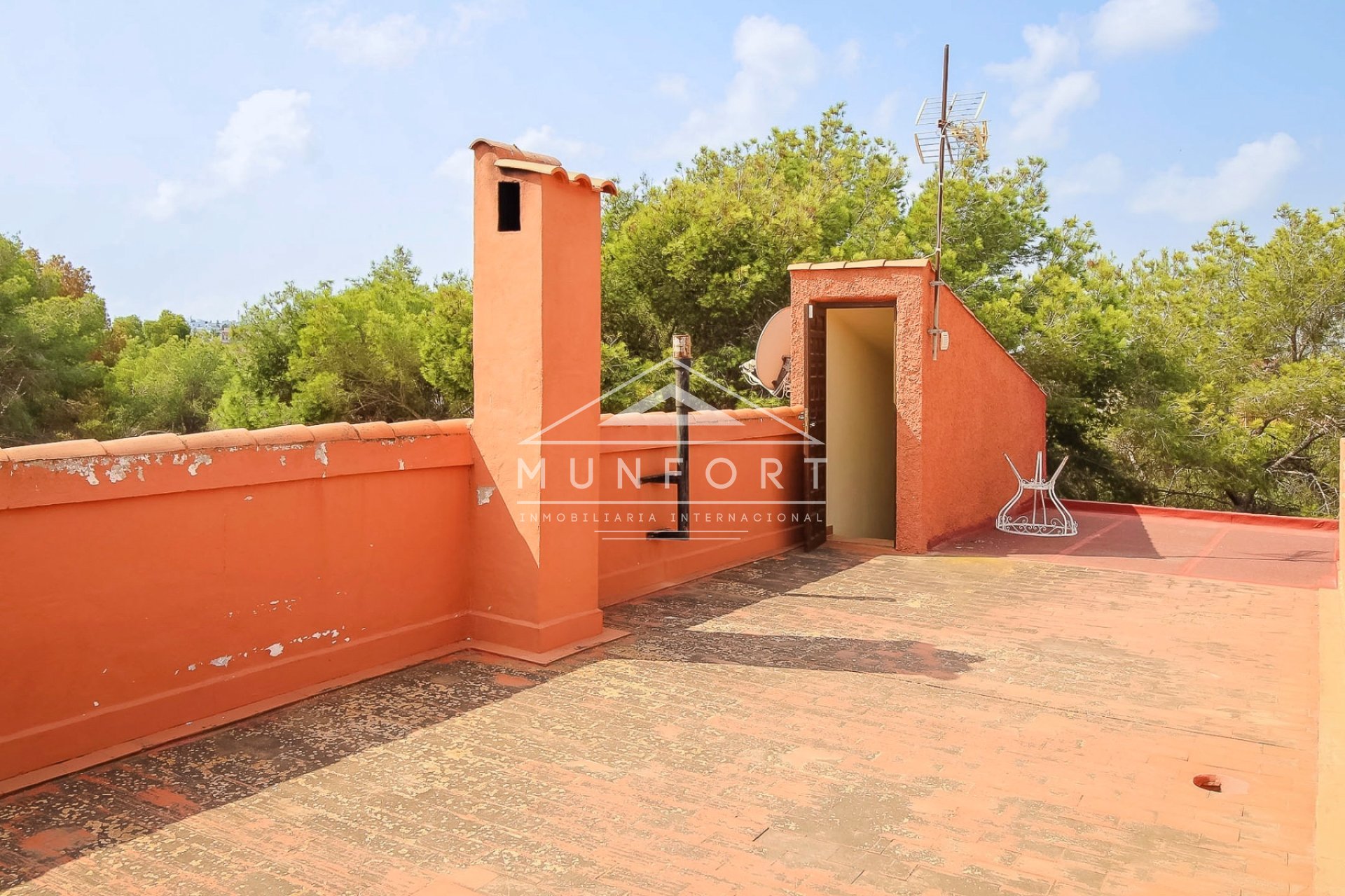 Segunda mano - Casas Adosadas -
Torrevieja