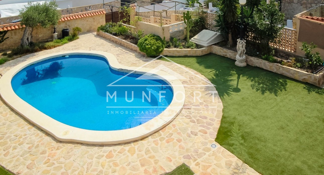 Segunda mano - Casas Adosadas -
Torrevieja