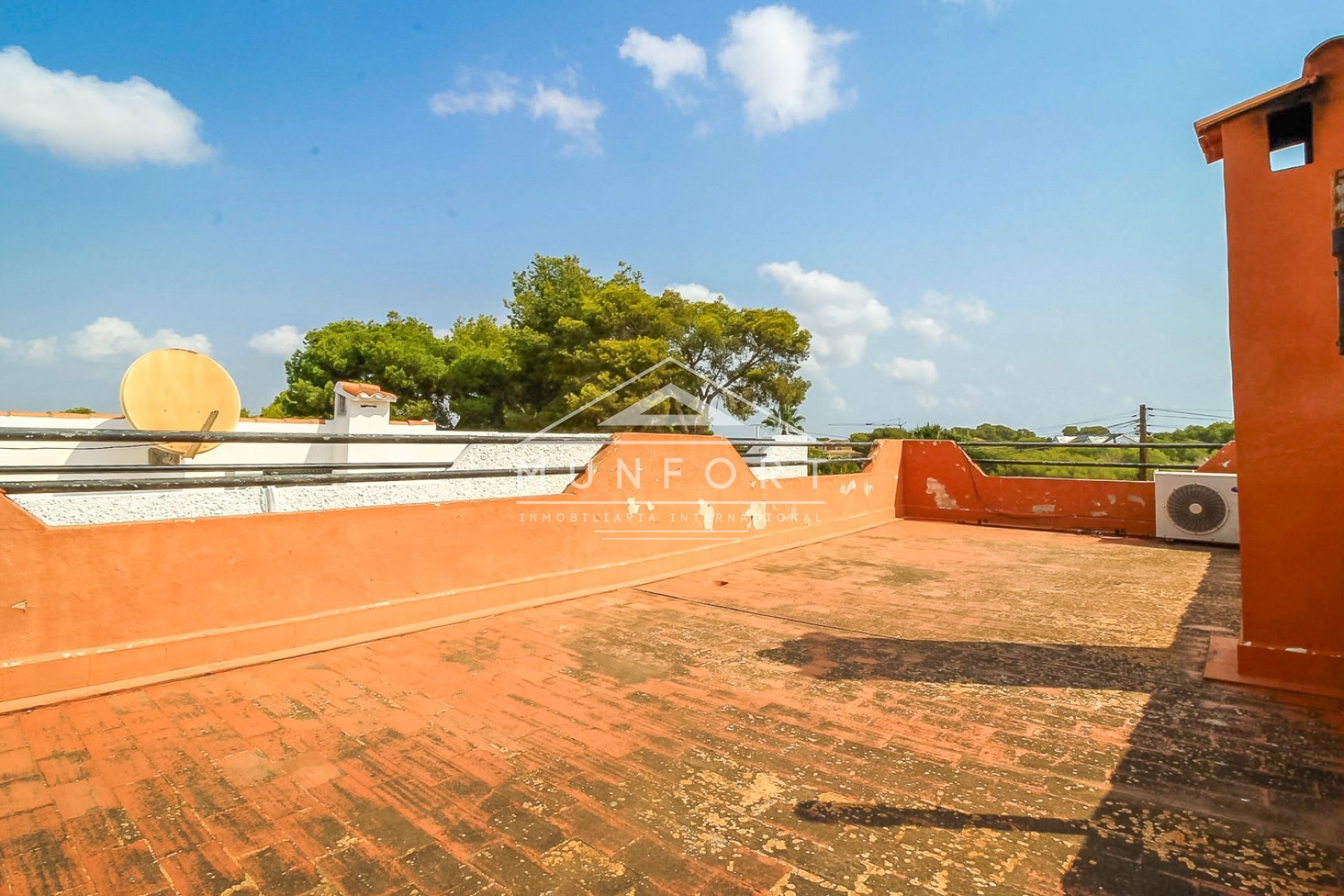 Segunda mano - Casas Adosadas -
Torrevieja