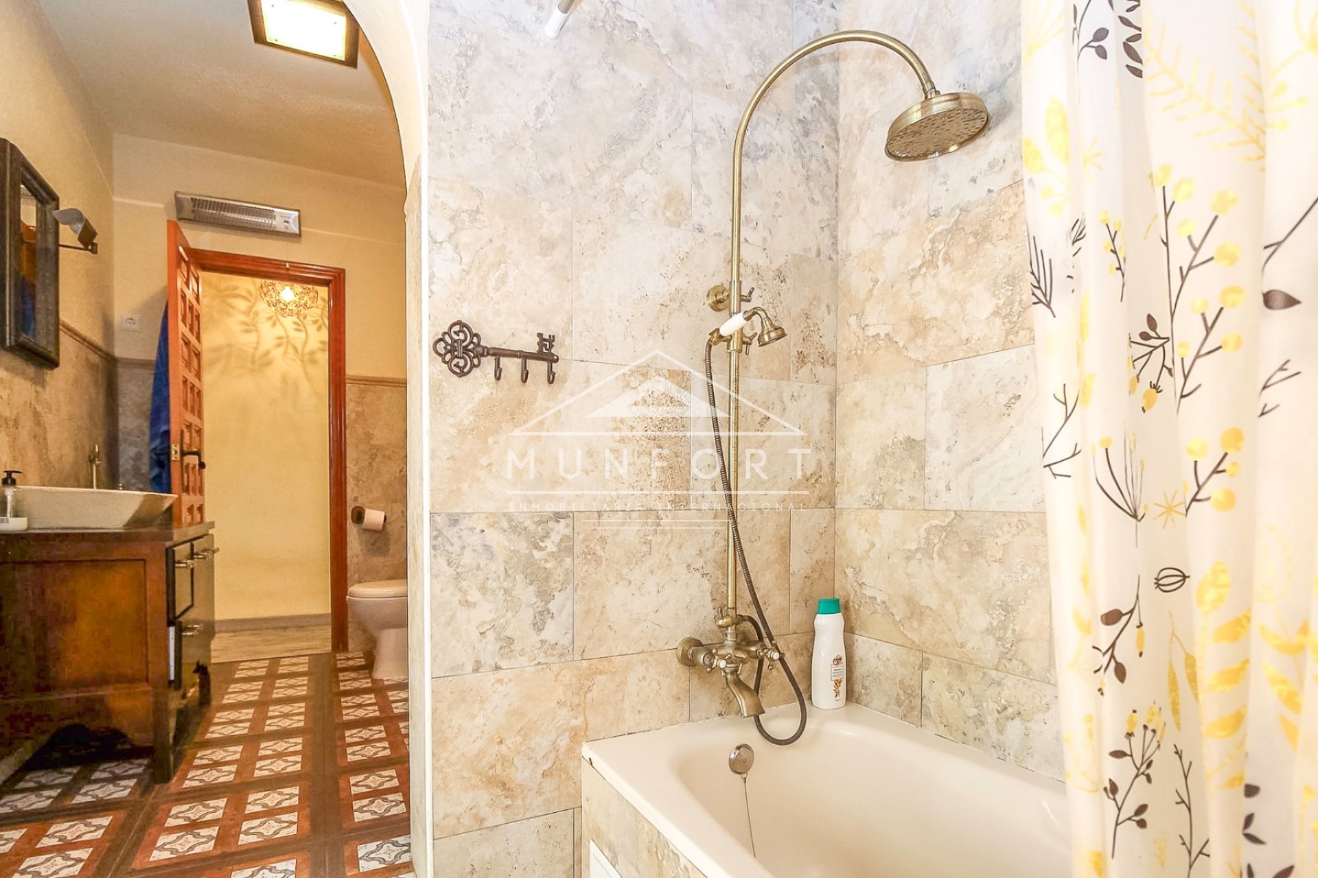 Segunda mano - Casas Adosadas -
Torrevieja