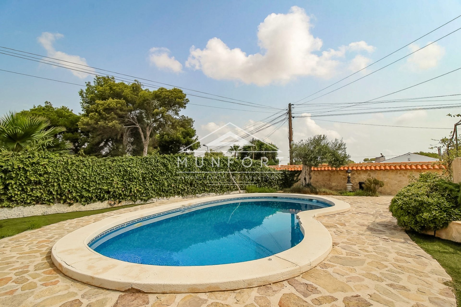 Segunda mano - Casas Adosadas -
Torrevieja