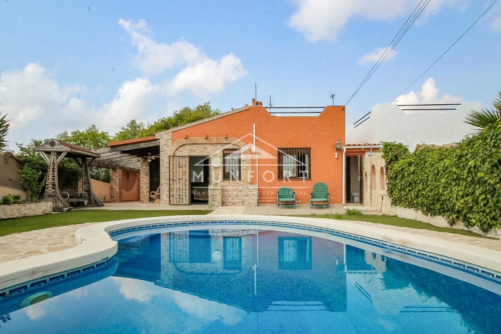 Segunda mano - Casas Adosadas -
Torrevieja