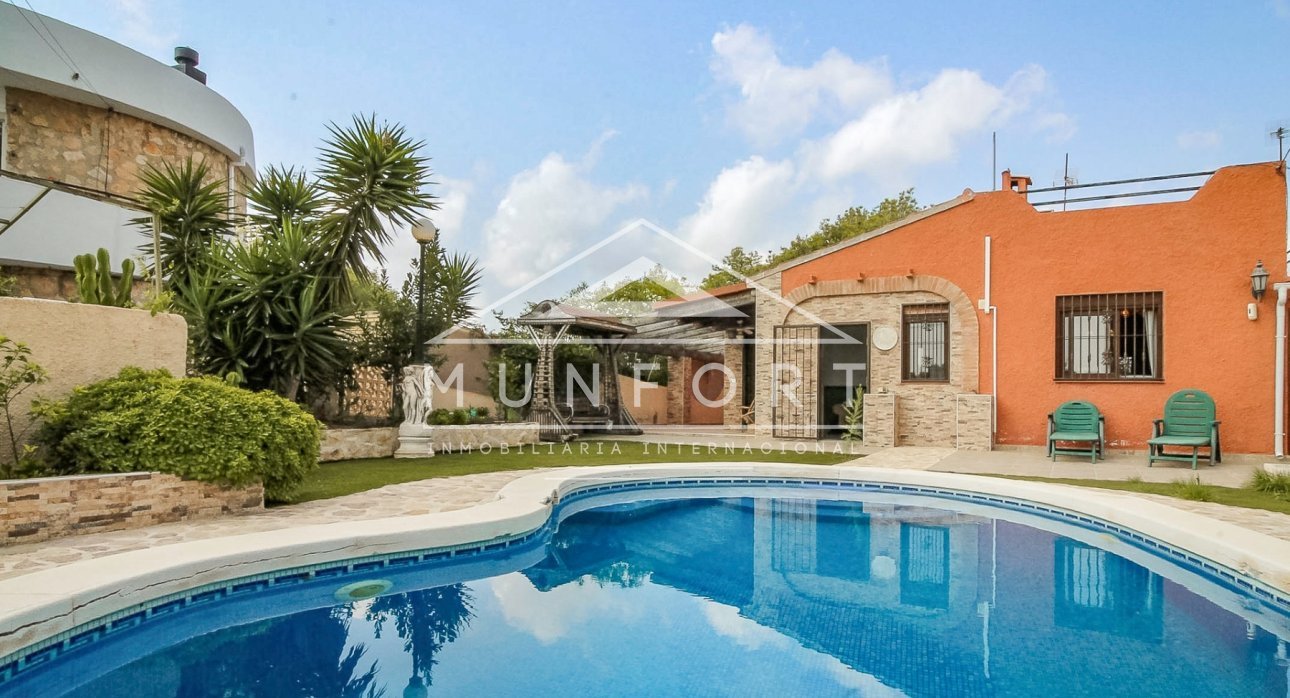 Segunda mano - Casas Adosadas -
Torrevieja