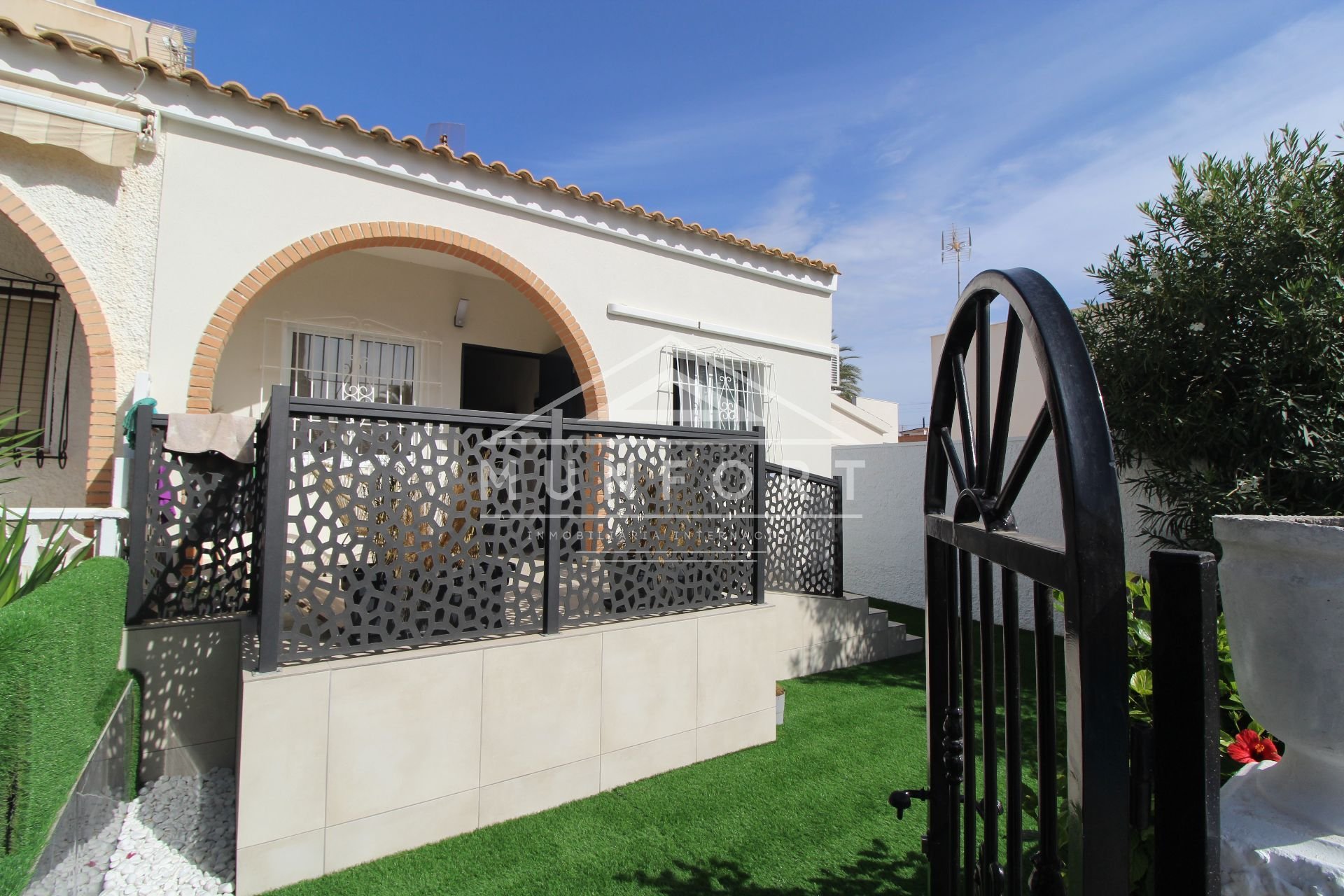 Segunda mano - Casas Adosadas -
Torrevieja