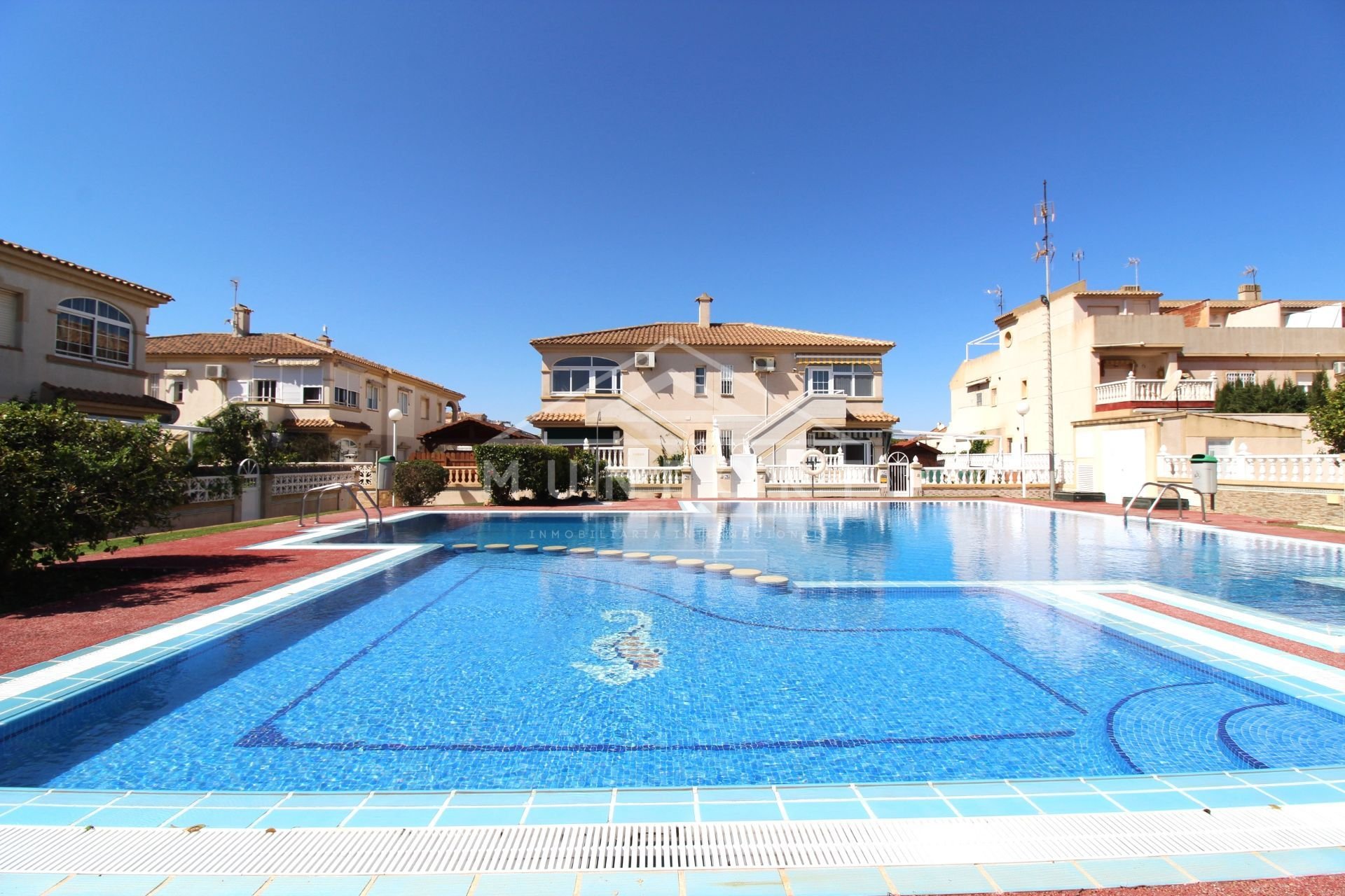 Segunda mano - Casas Adosadas -
Torrevieja