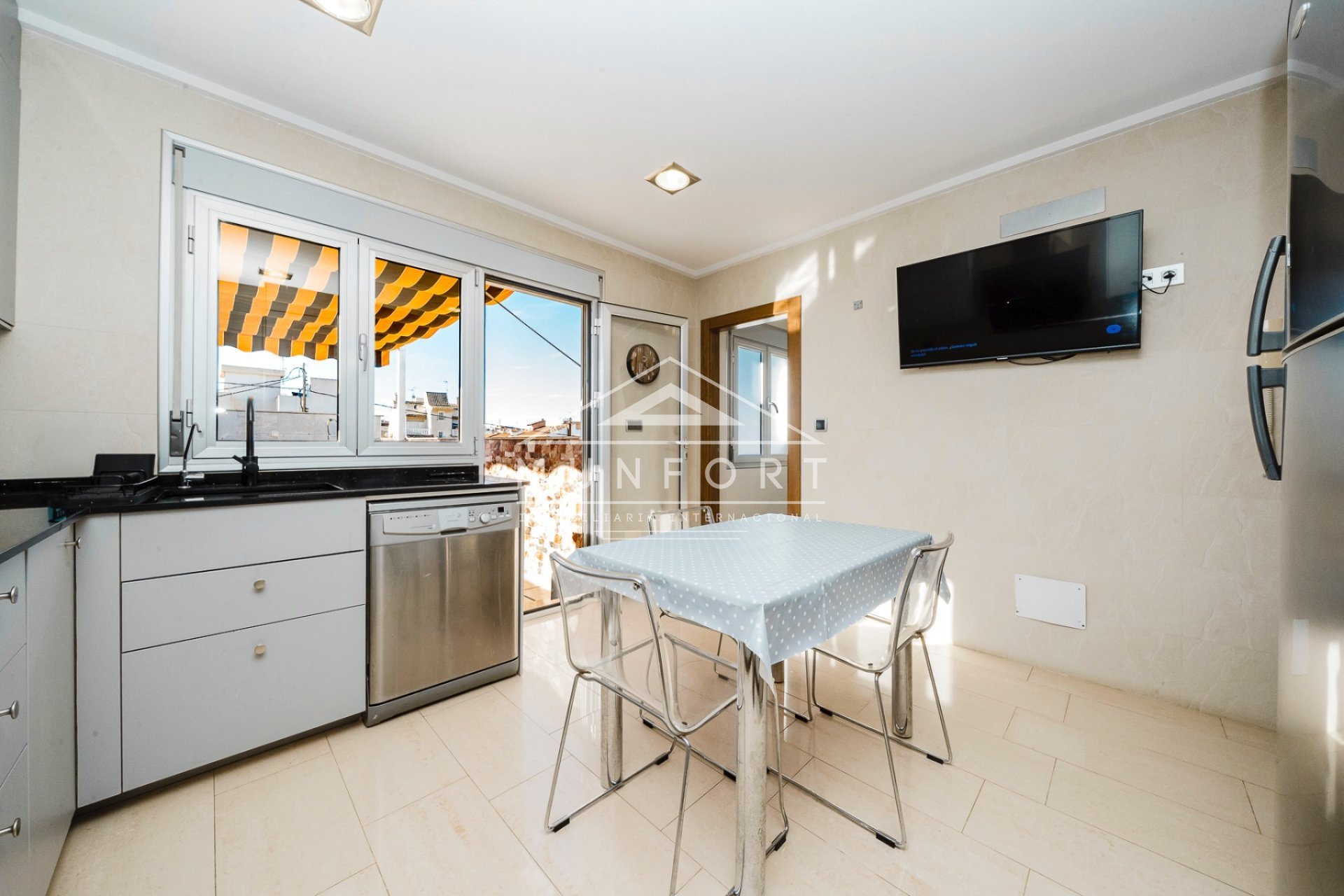 Segunda mano - Edificio -
Pilar de la Horadada