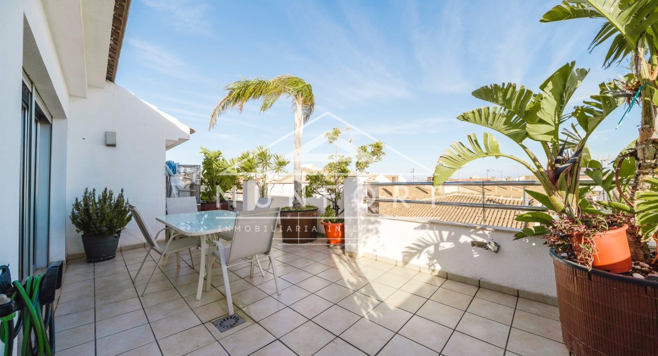 Segunda mano - Edificio -
Pilar de la Horadada