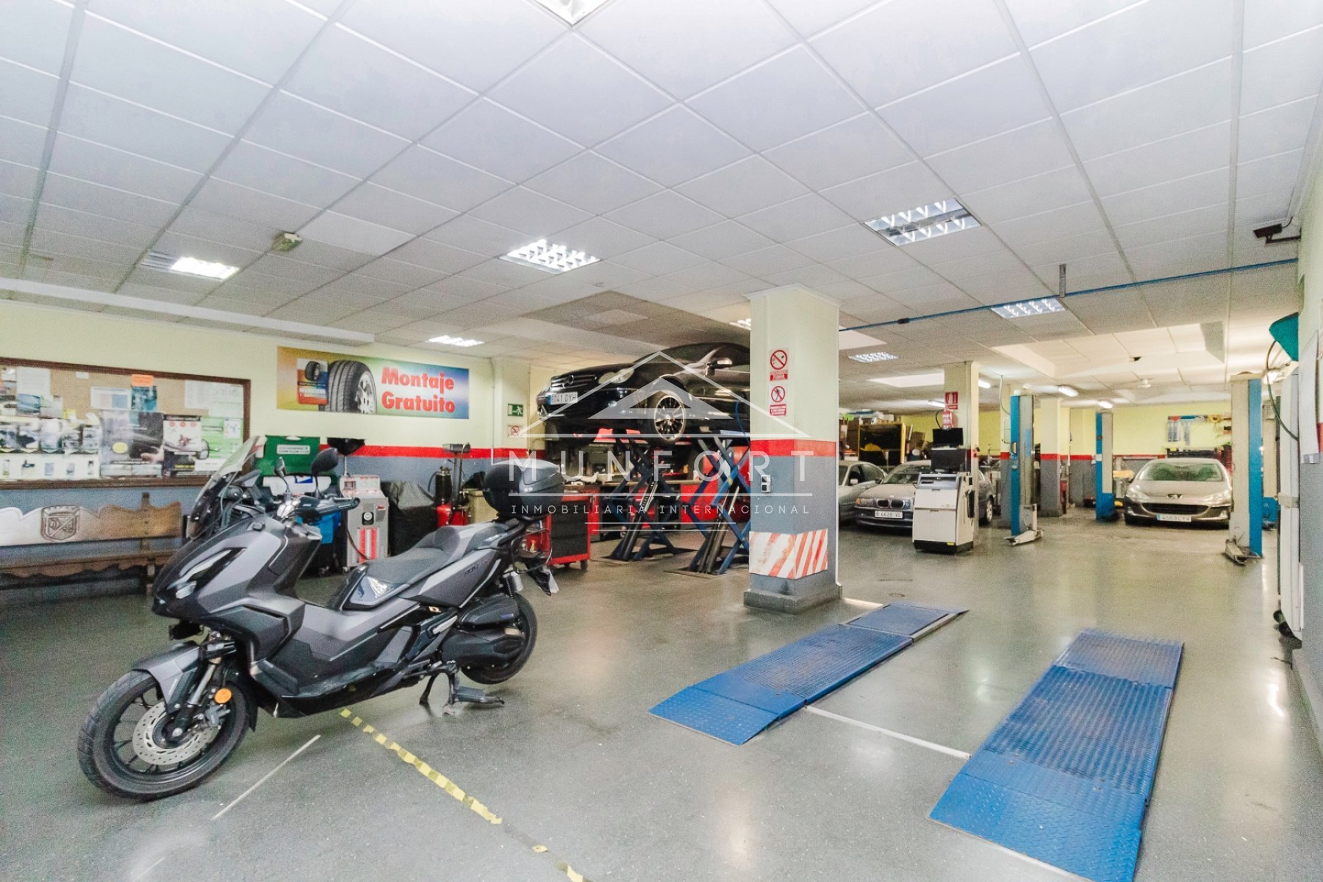 Segunda mano - Locales comerciales -
Torrevieja - Centro - Torrevieja