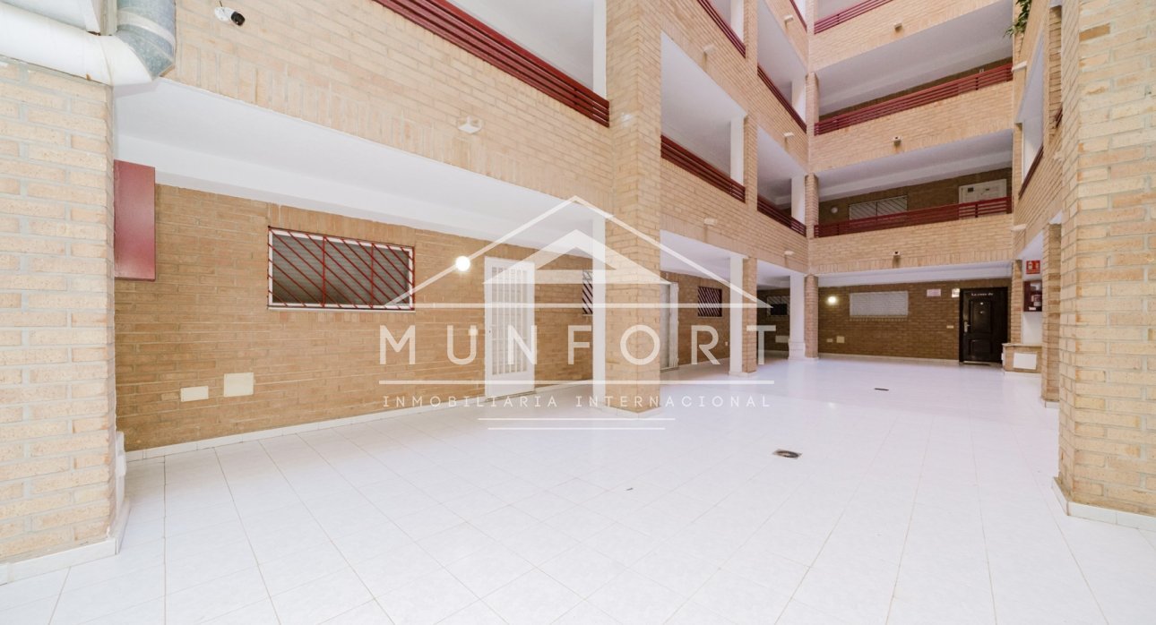 Segunda mano - Locales comerciales -
Torrevieja - Centro - Torrevieja