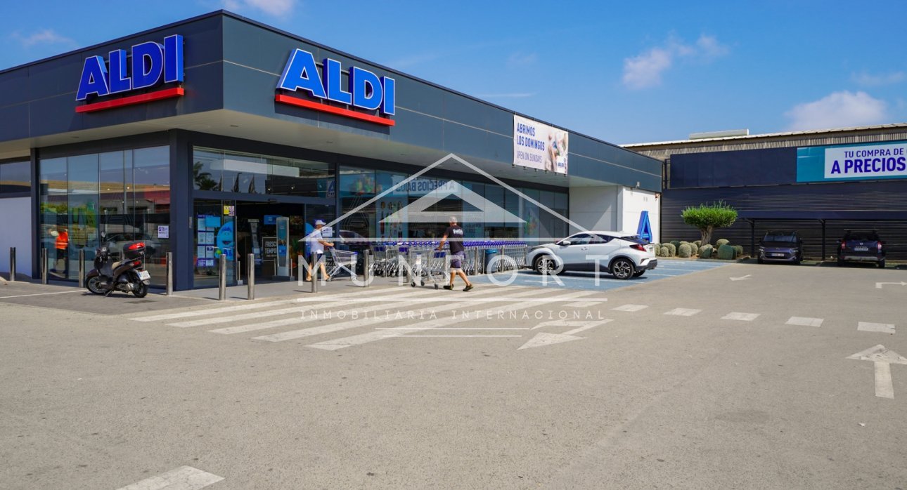 Segunda mano - Locales comerciales -
Torrevieja - Centro - Torrevieja