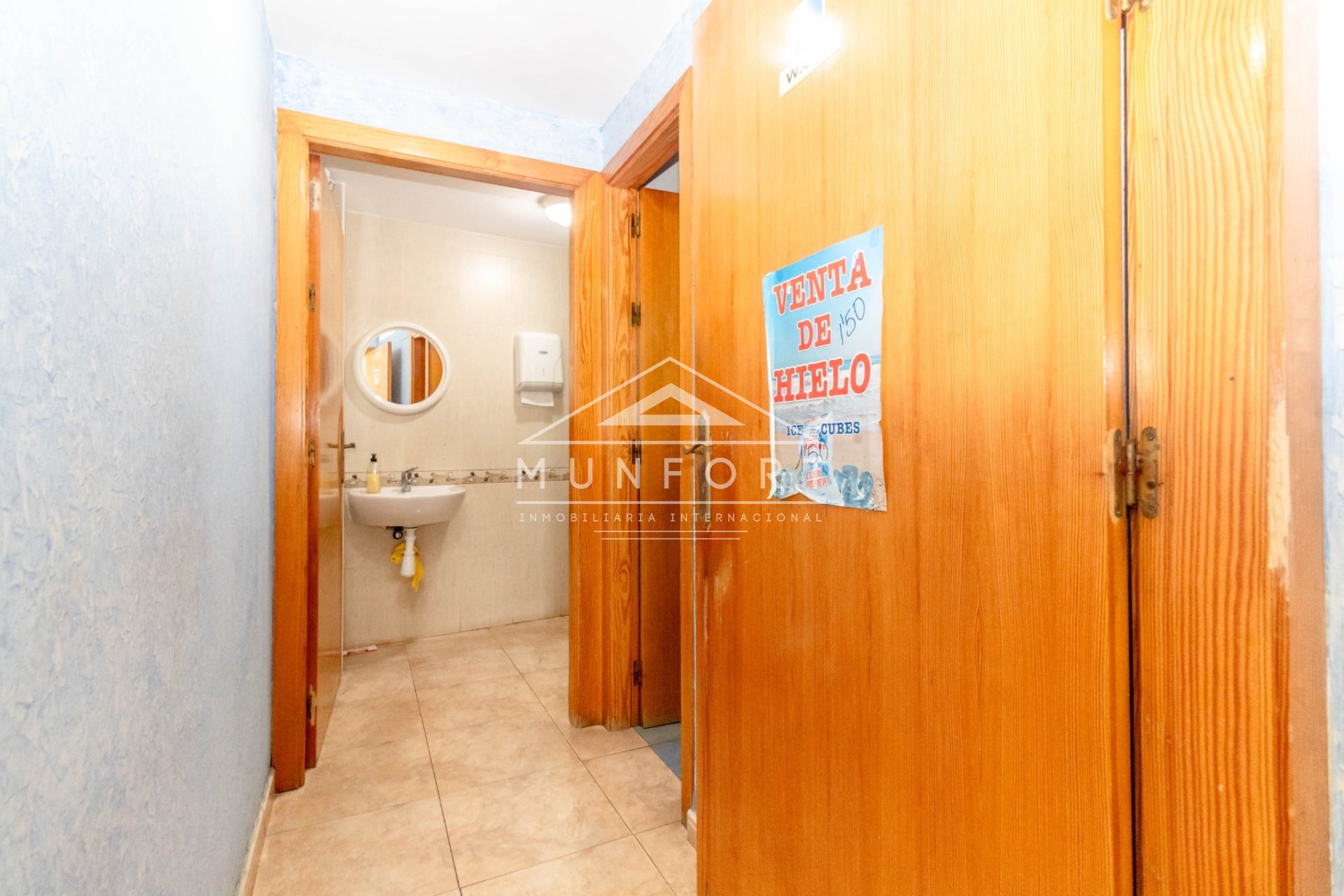 Segunda mano - Locales comerciales -
Torrevieja - Centro - Torrevieja