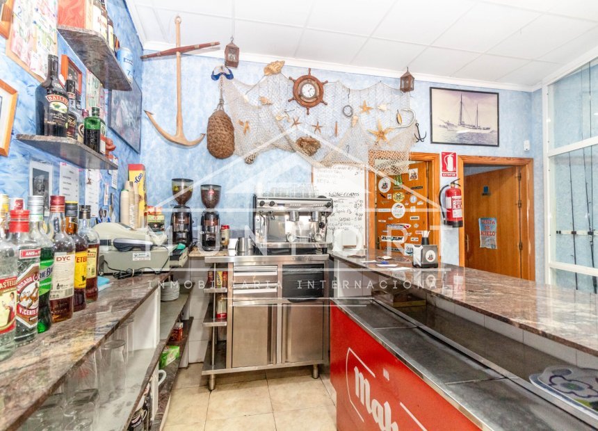 Segunda mano - Locales comerciales -
Torrevieja - Centro - Torrevieja
