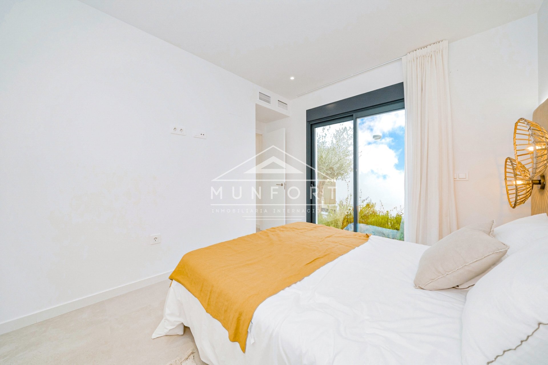 Segunda mano - Villas -
Baños y mendigo - Baños y Mendigo