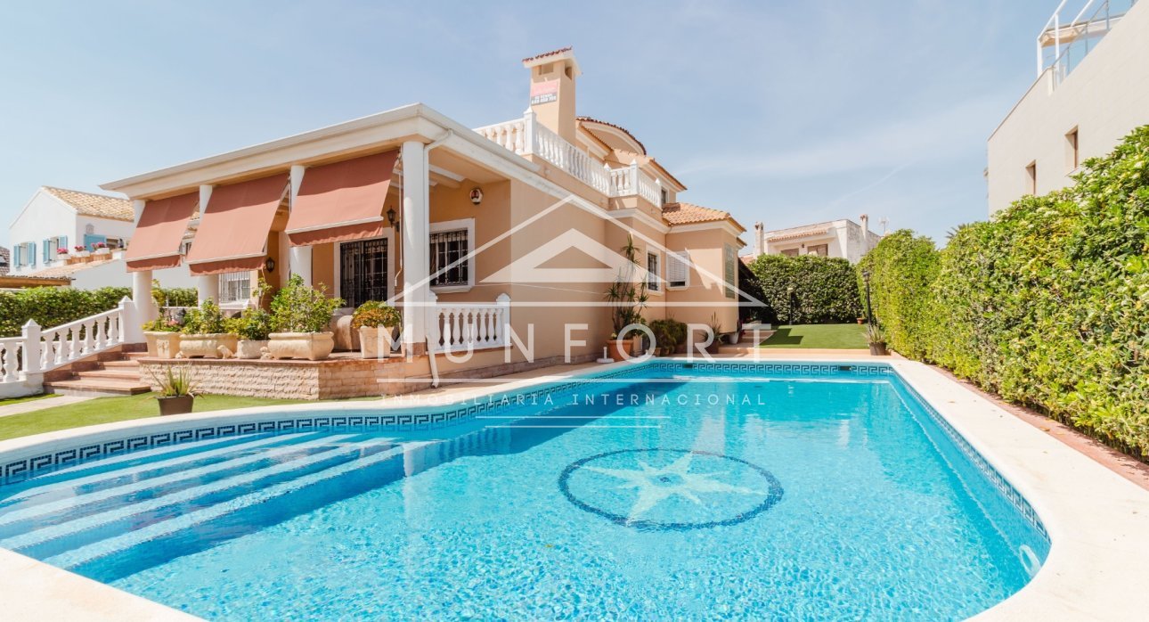 Segunda mano - Villas de lujo -
Torrevieja - La Mata - Torrevieja