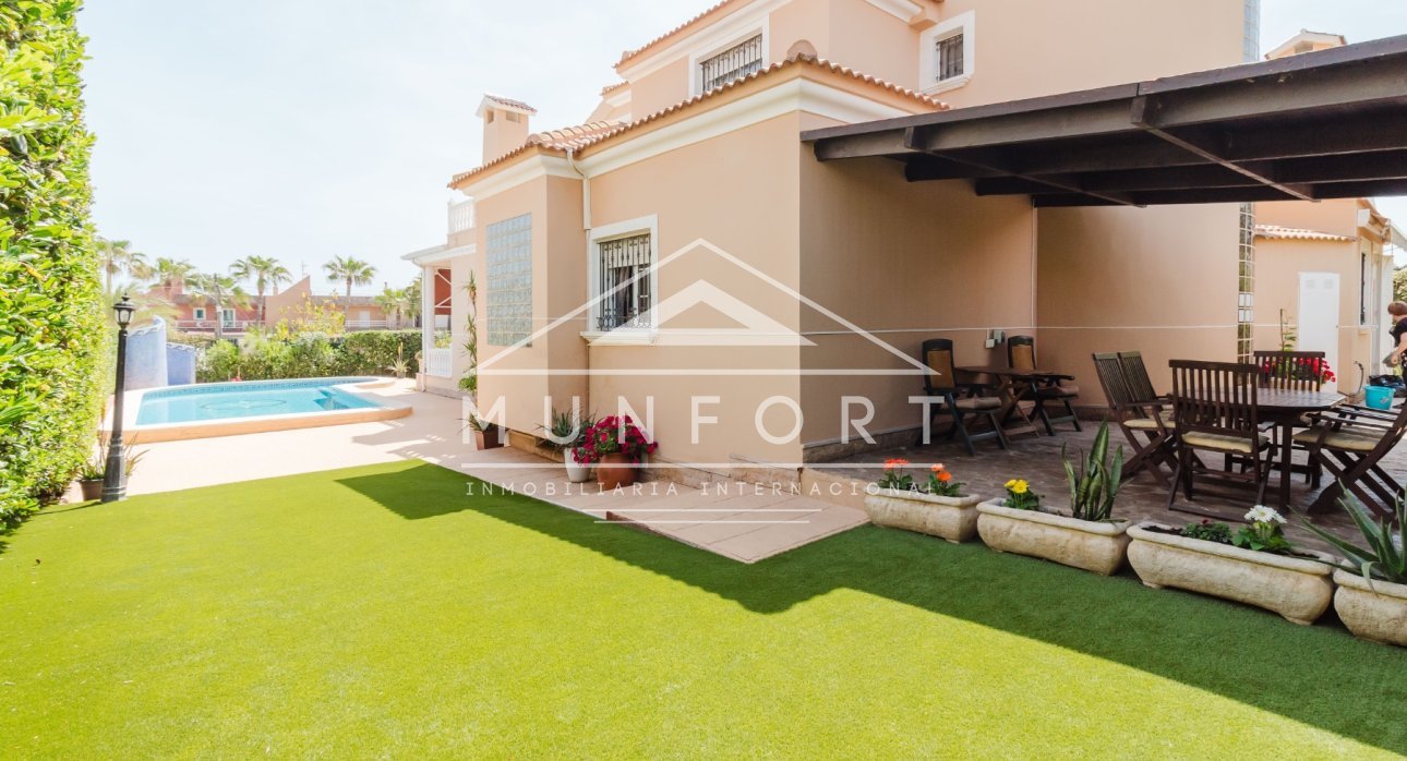 Segunda mano - Villas de lujo -
Torrevieja - La Mata - Torrevieja