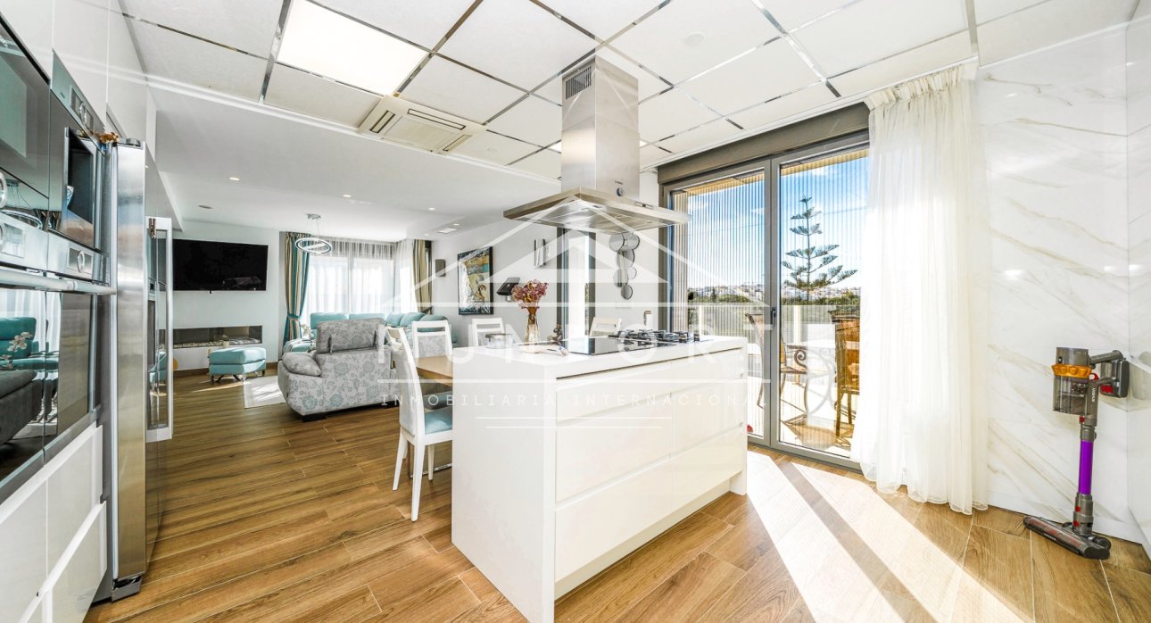Segunda mano - Villas de lujo -
Torrevieja - Los Balcones - Torrevieja