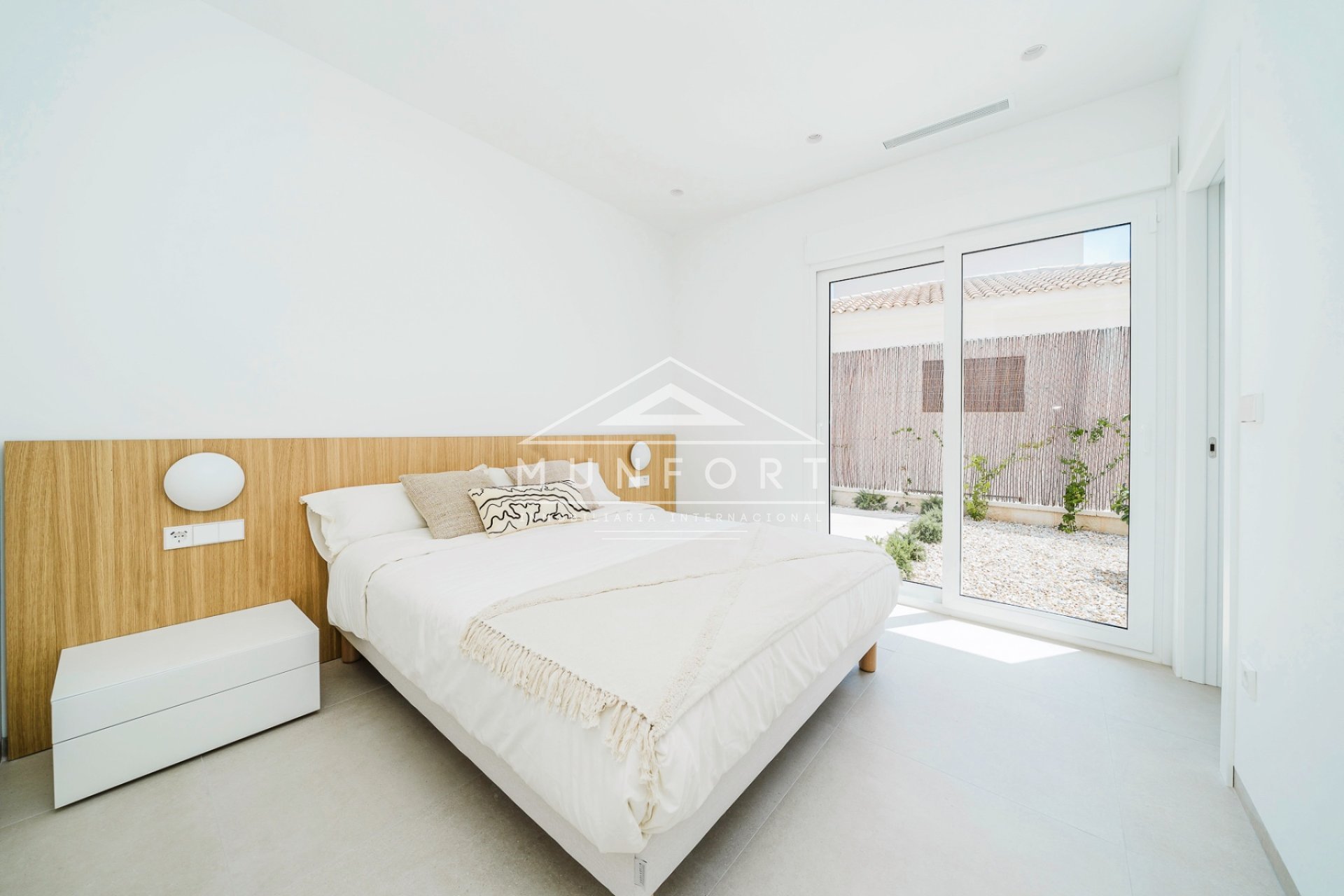 Segunda mano - Villas -
Los Montesinos