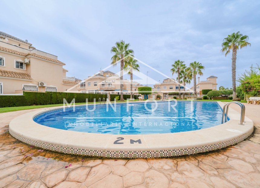 Segunda mano - Villas -
Orihuela Costa - La Regia