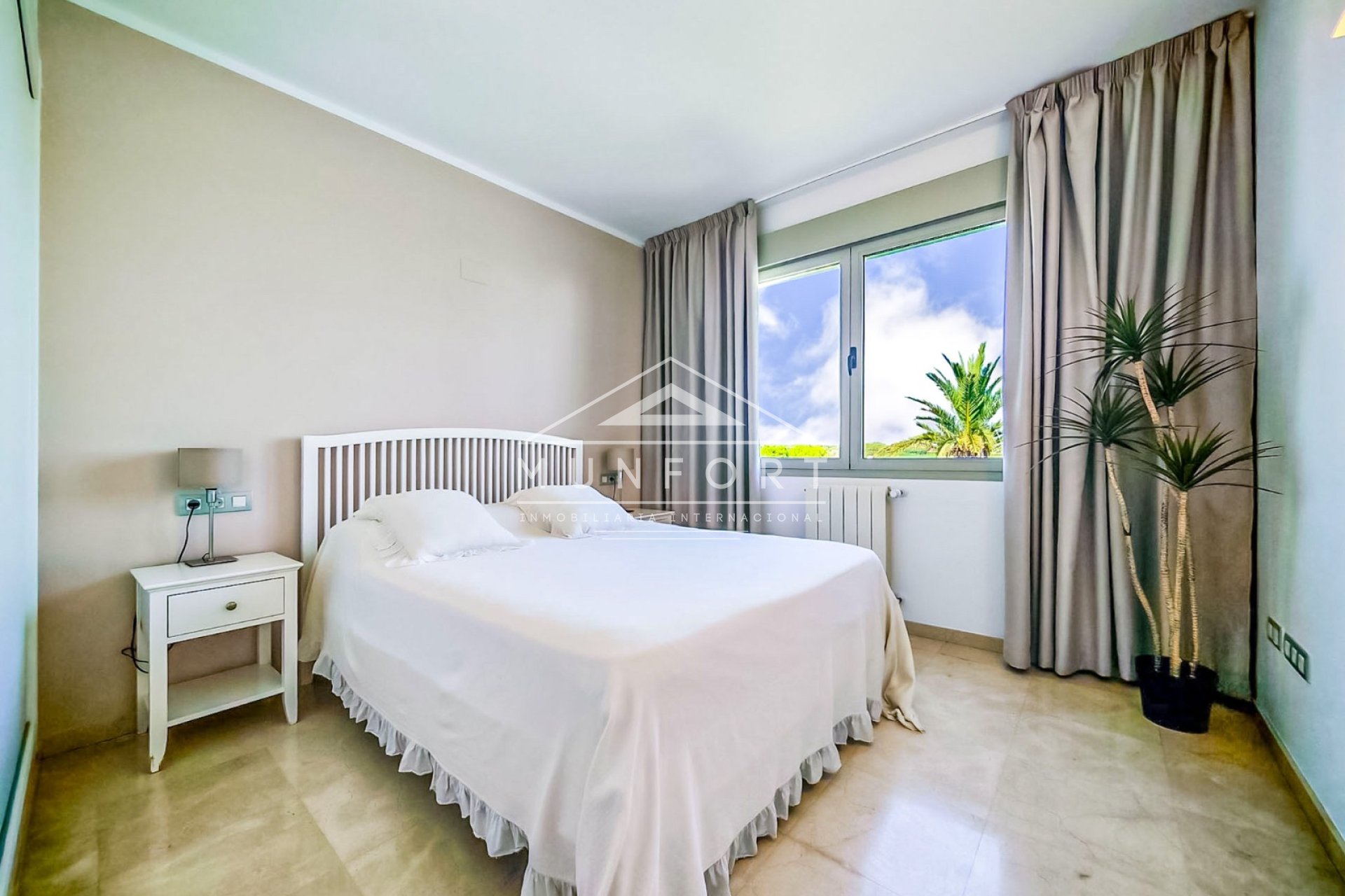 Segunda mano - Villas -
Orihuela Costa - Las Colinas Golf