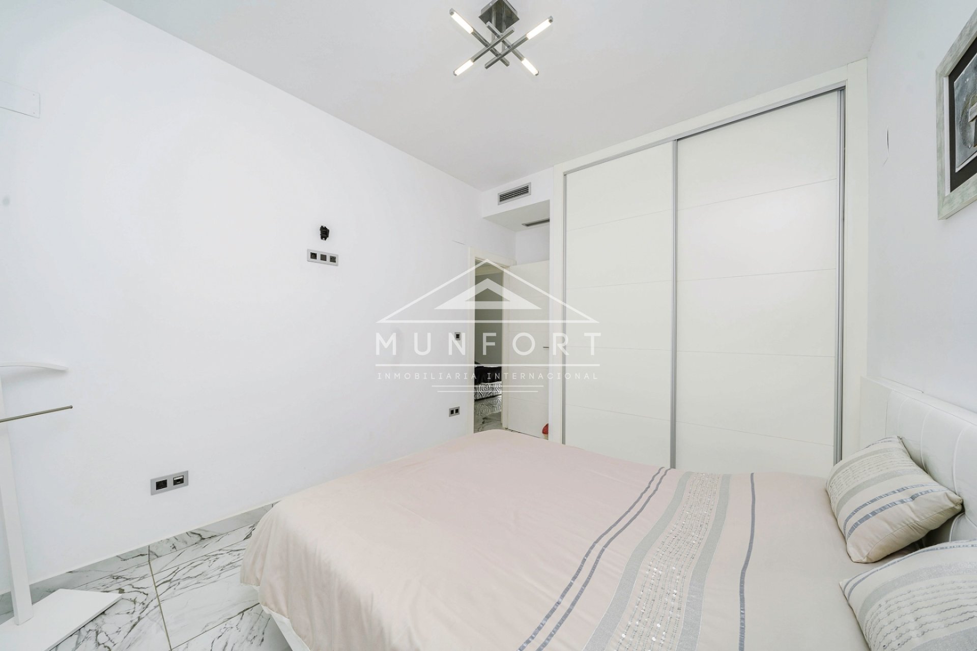 Segunda mano - Villas -
Pilar de la Horadada