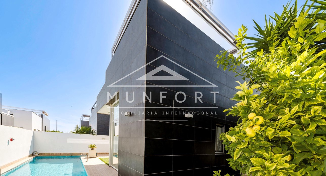 Segunda mano - Villas -
Pilar de la Horadada