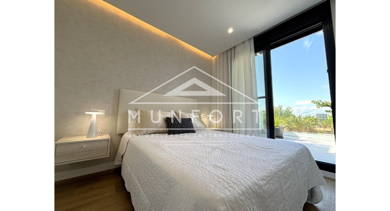 Segunda mano - Villas -
Pilar de la Horadada