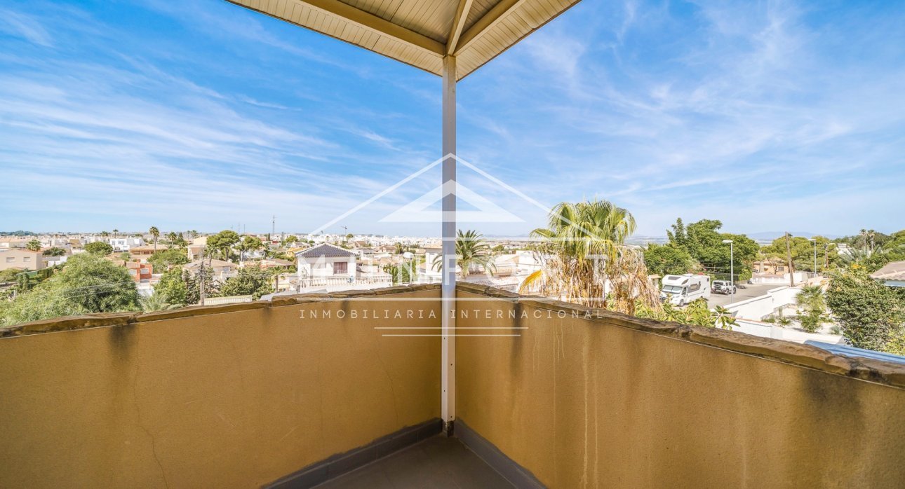 Segunda mano - Villas -
Torrevieja - Los Balcones - Torrevieja