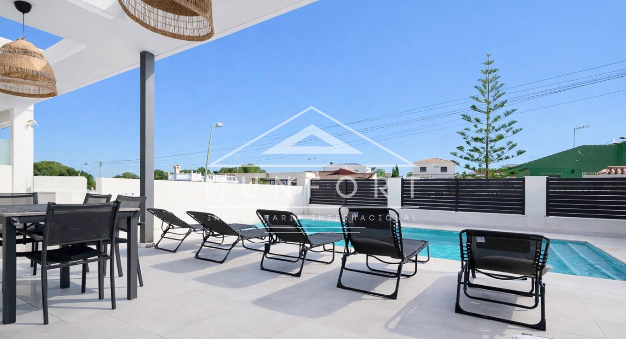 Segunda mano - Villas -
Torrevieja - Los Balcones - Torrevieja