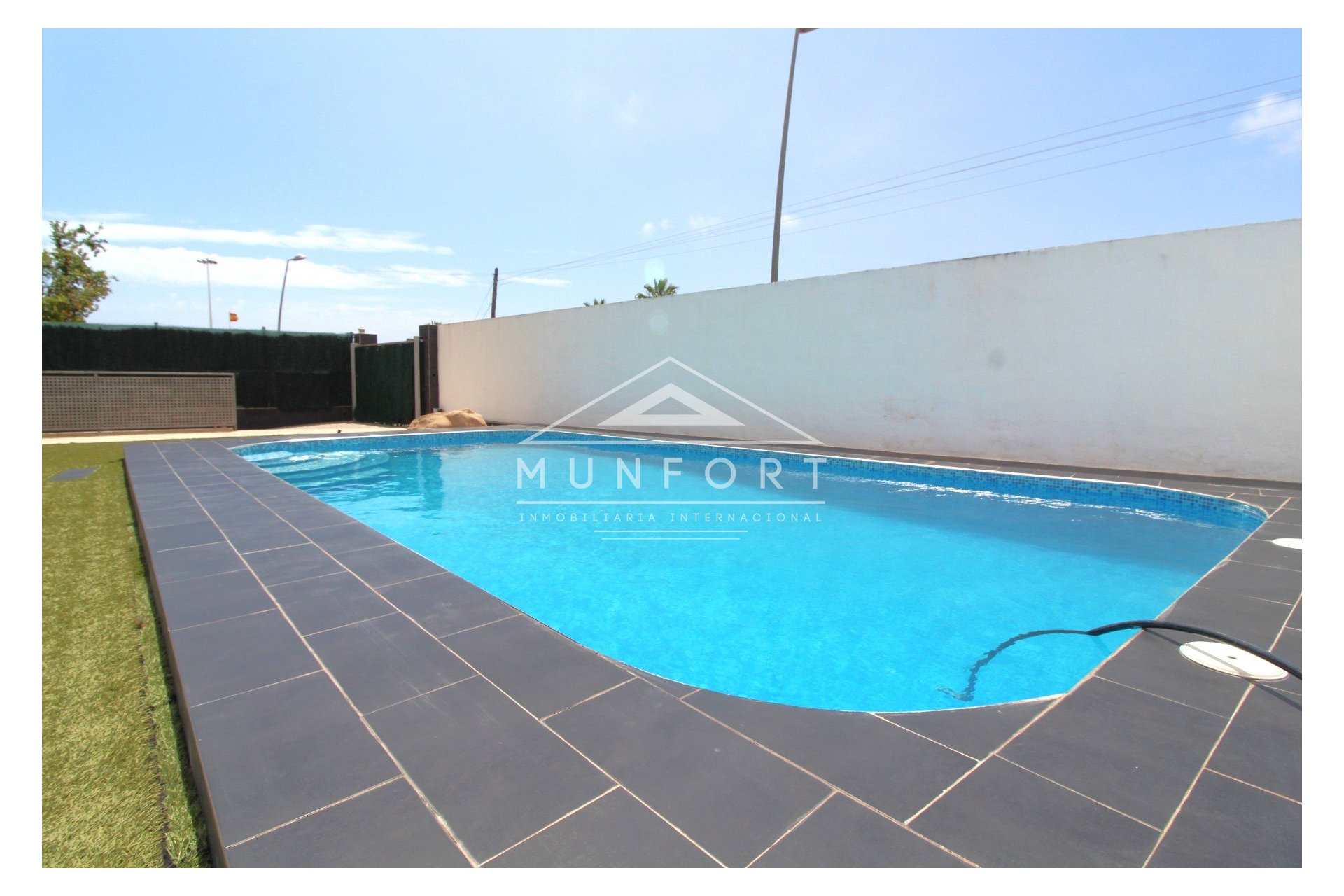 Segunda mano - Villas -
Torrevieja - Los Balcones