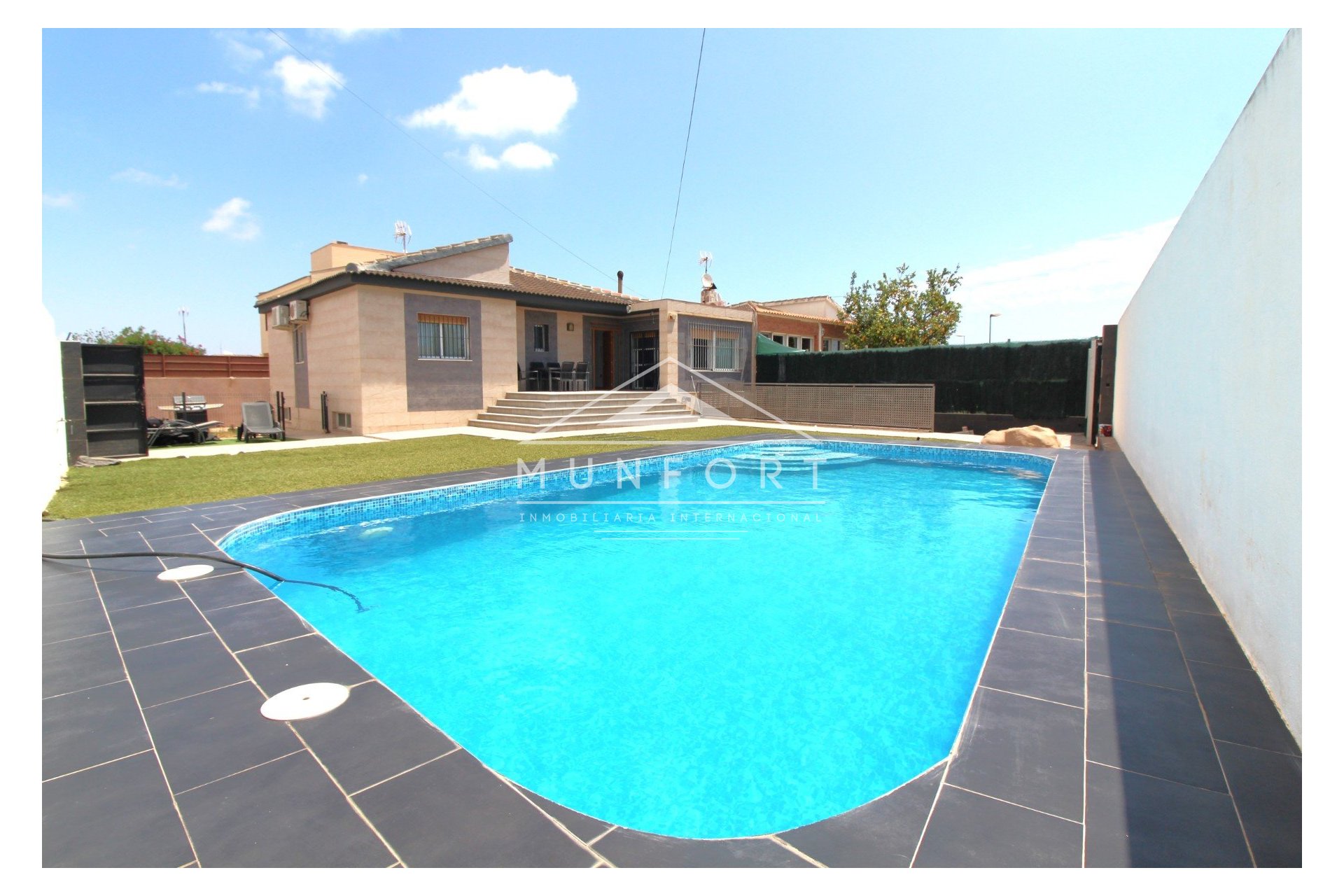 Segunda mano - Villas -
Torrevieja - Los Balcones