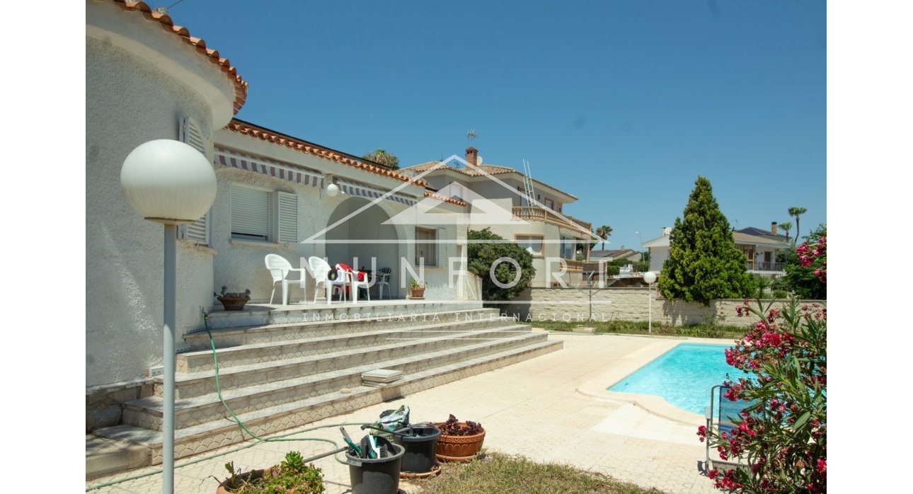 Segunda mano - Villas -
Torrevieja - Los Balcones