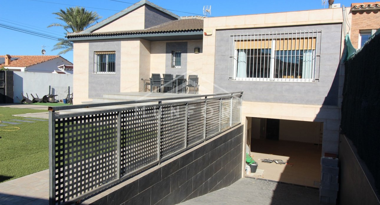 Segunda mano - Villas -
Torrevieja - Los Balcones