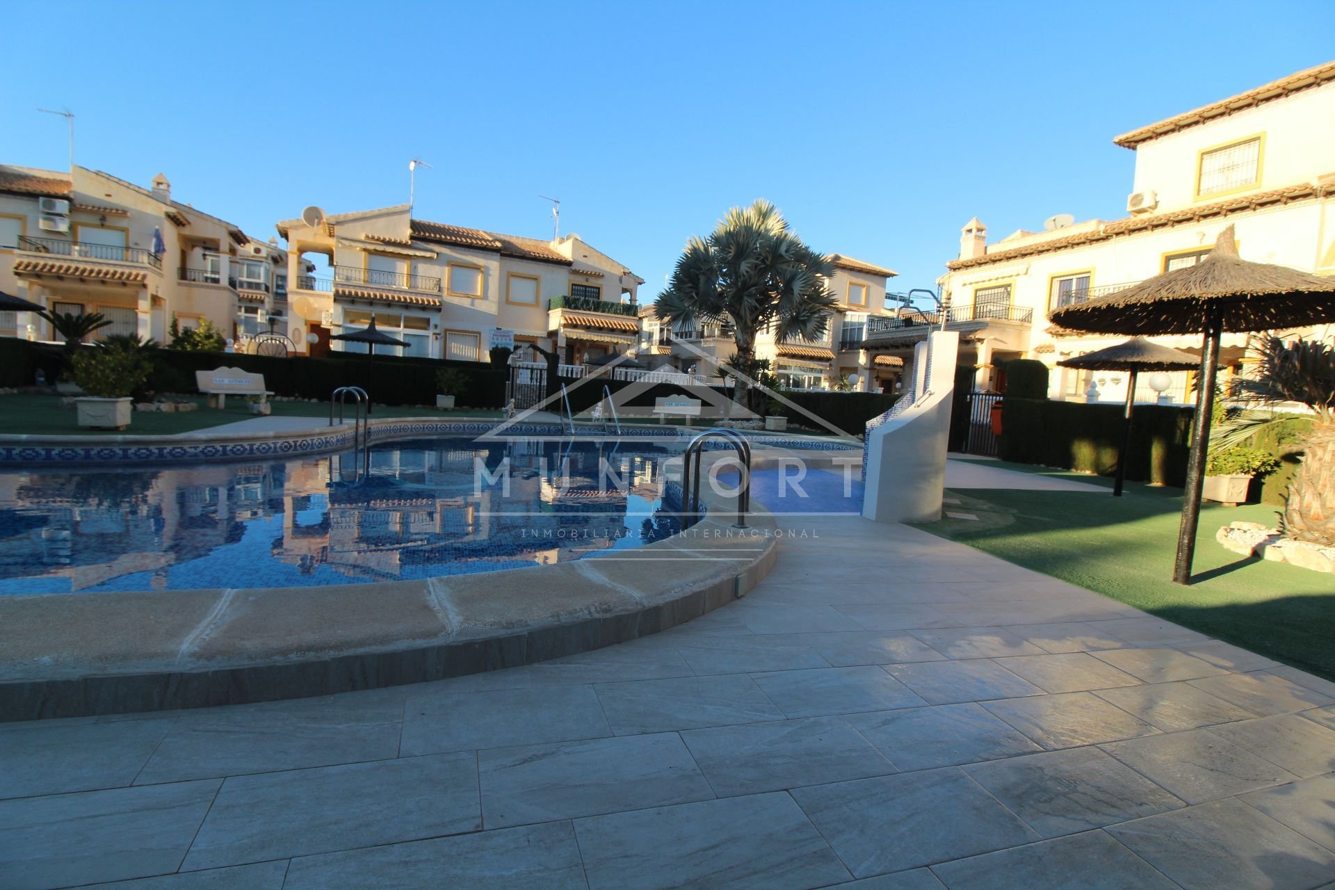 Videresalg - Bungalower -
Orihuela Costa - ZENIAMAR