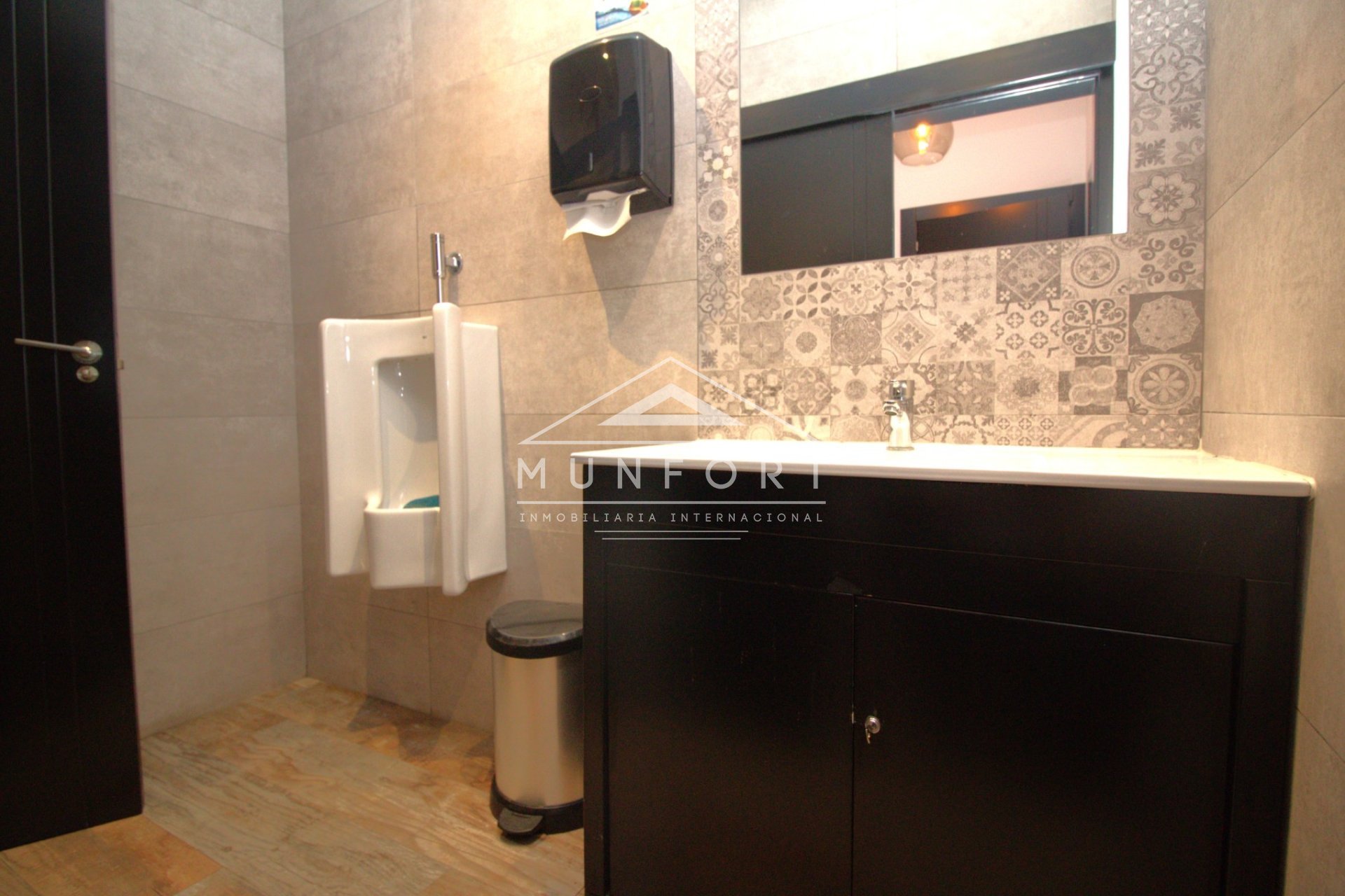Videresalg -  Kommersiell eiendom -
Alcázares, Los - Hotel 525 - Los Alcázares