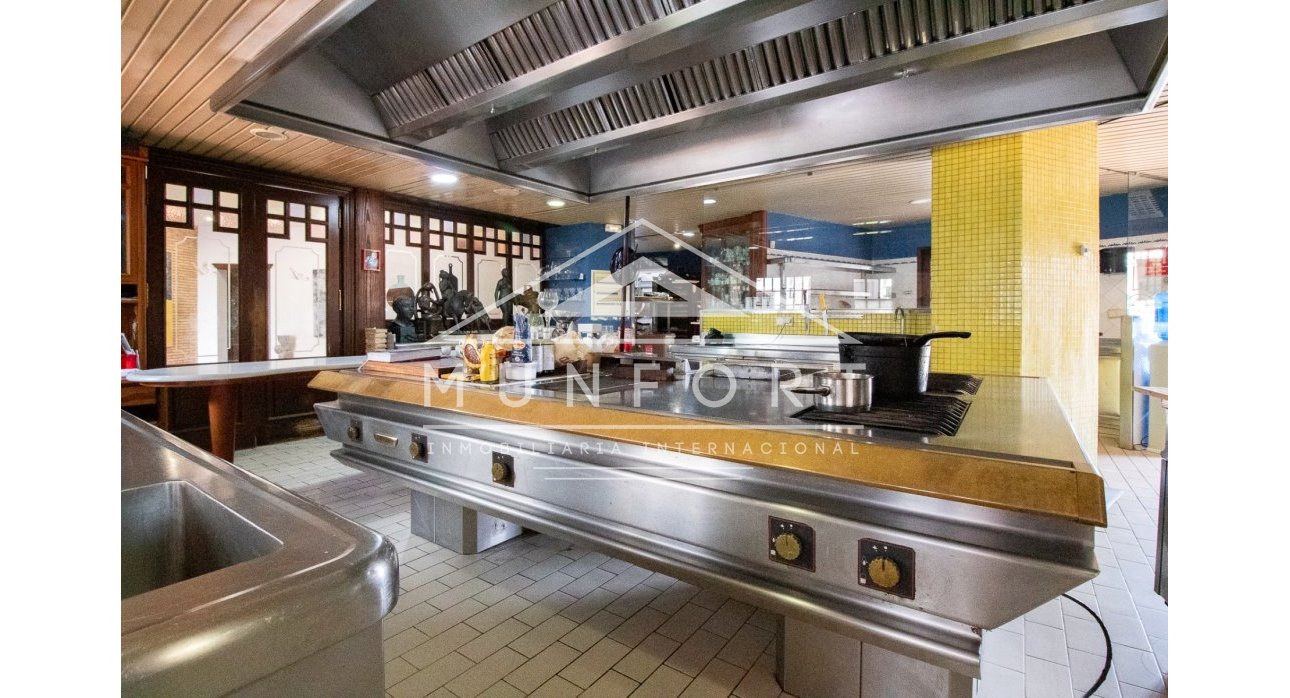 Videresalg -  Kommersiell eiendom -
Orihuela Costa - Dehesa de Campoamor