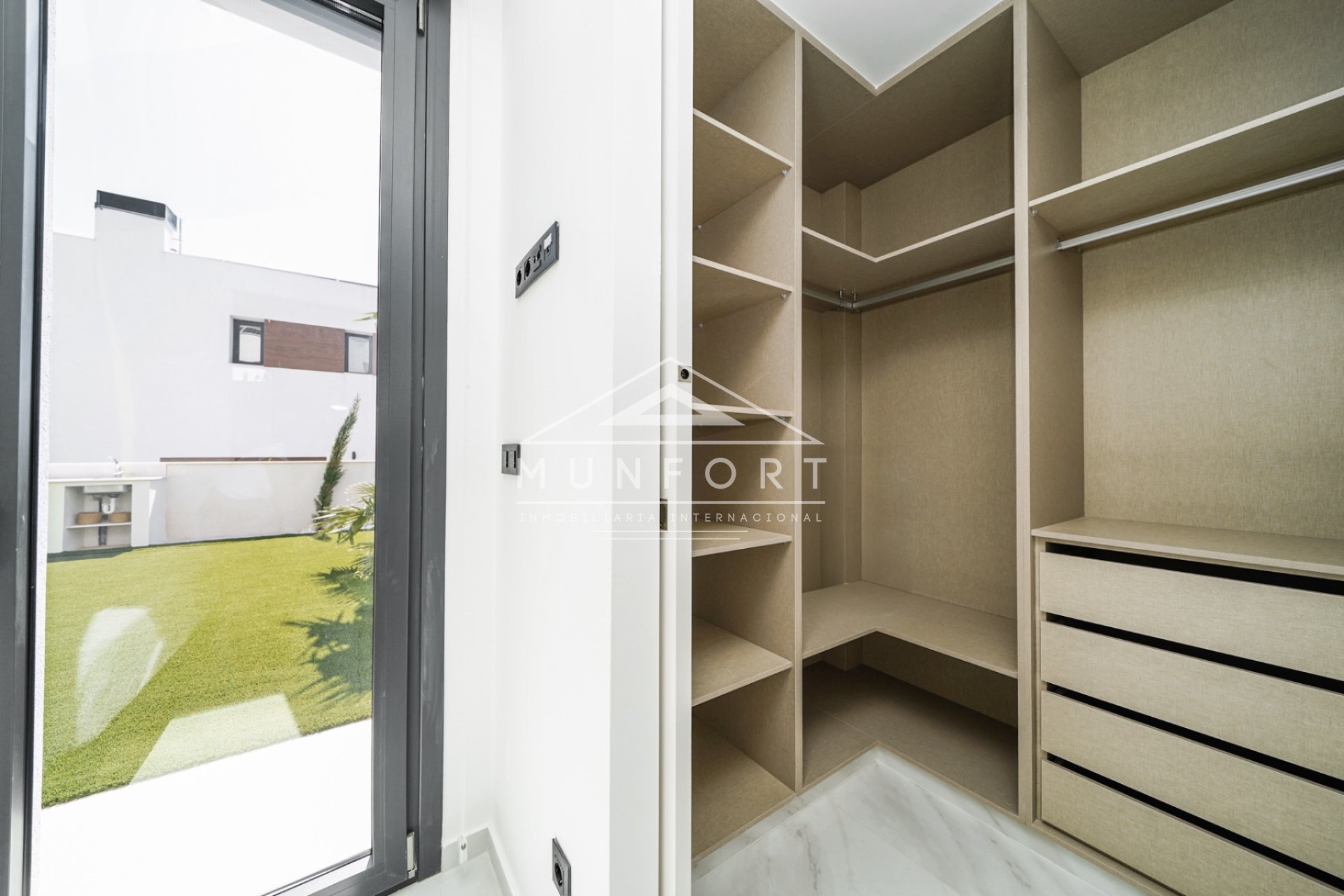 Videresalg - Luksusvillaer -
Finestrat