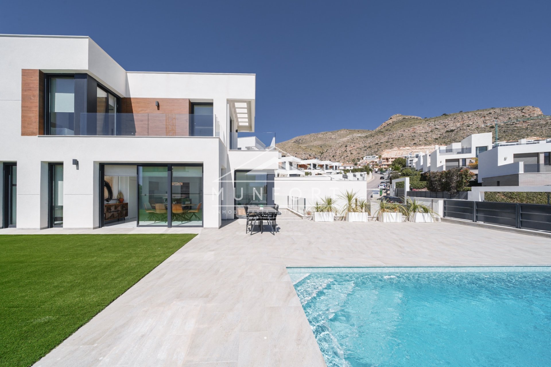 Videresalg - Luksusvillaer -
Finestrat