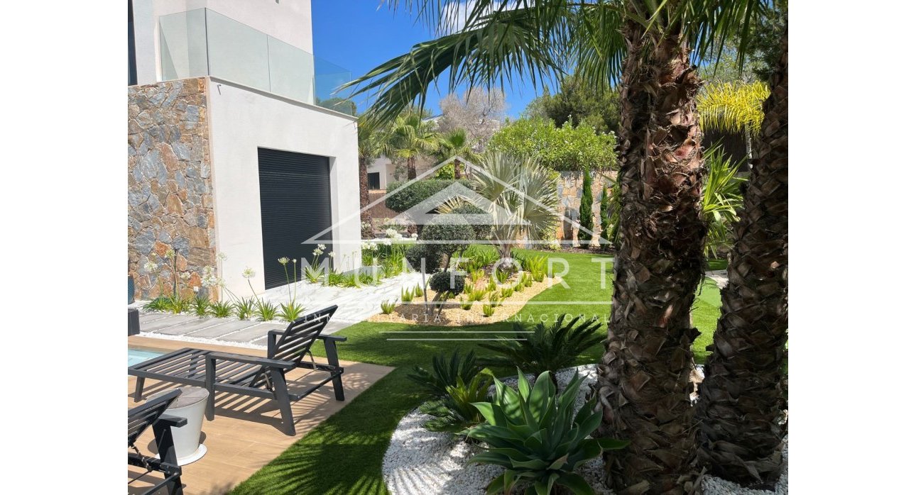 Videresalg - Luksusvillaer -
Orihuela Costa - Las Colinas Golf