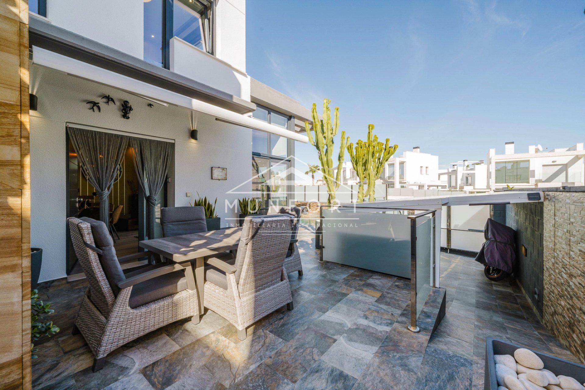 Videresalg - Luksusvillaer -
Orihuela Costa - Lomas de Cabo Roig