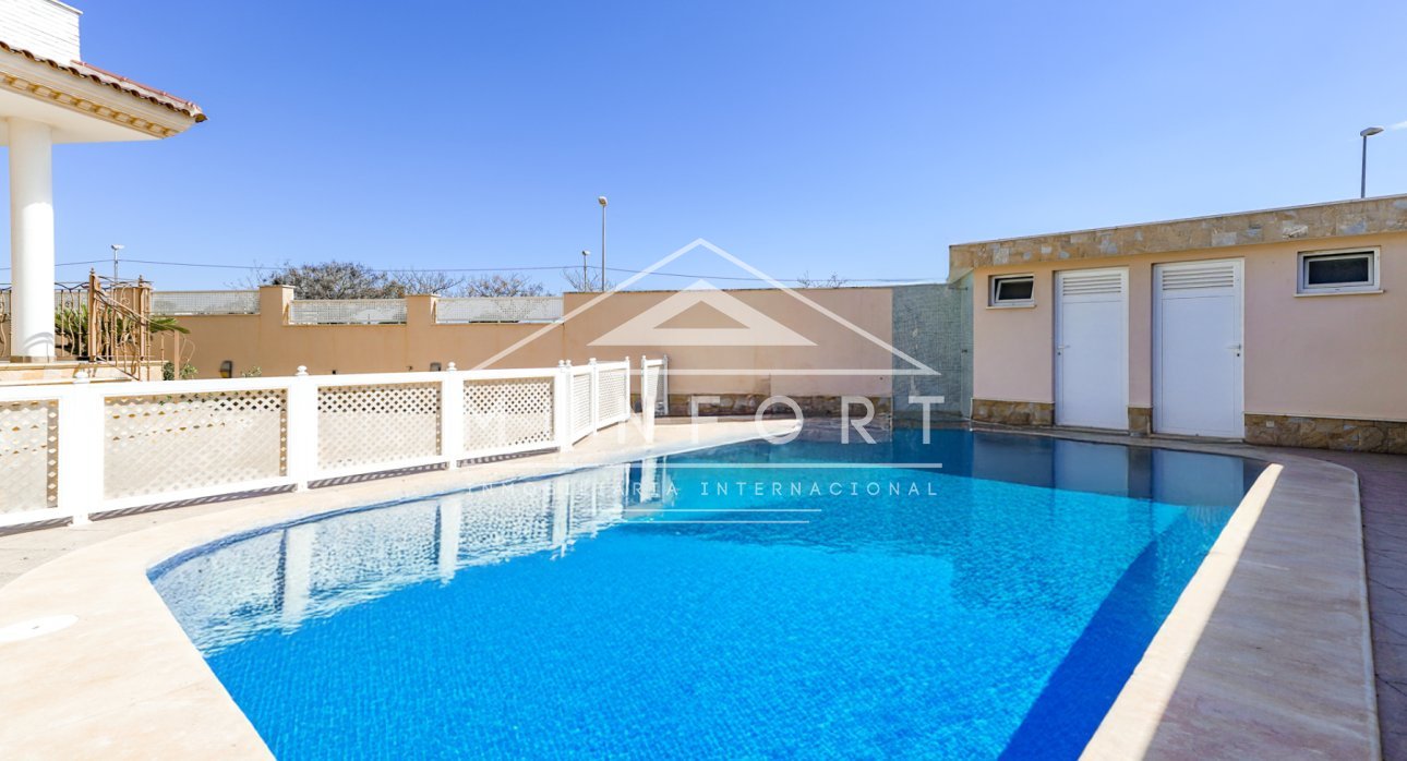 Videresalg - Luksusvillaer -
San Javier