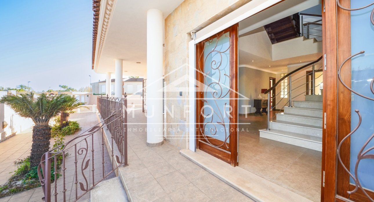 Videresalg - Luksusvillaer -
San Javier