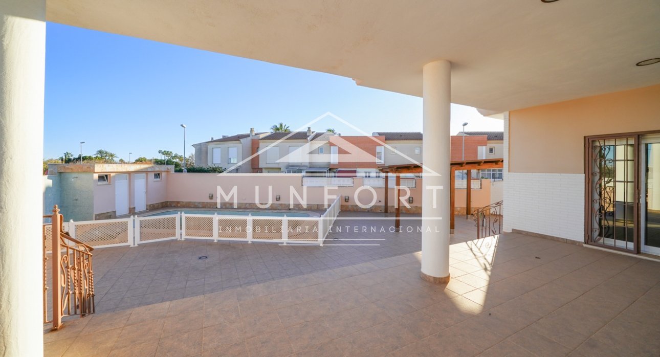 Videresalg - Luksusvillaer -
San Javier