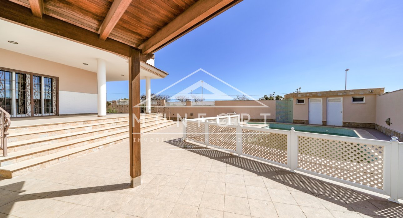 Videresalg - Luksusvillaer -
San Javier