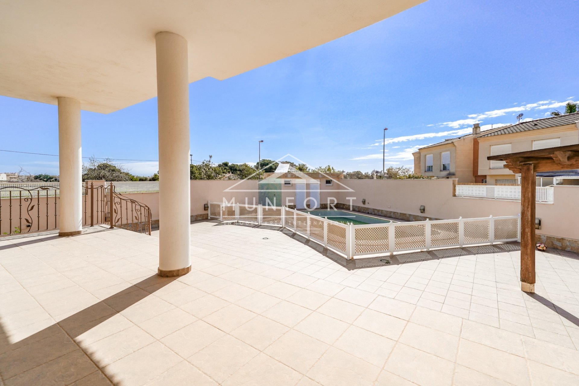 Videresalg - Luksusvillaer -
San Javier