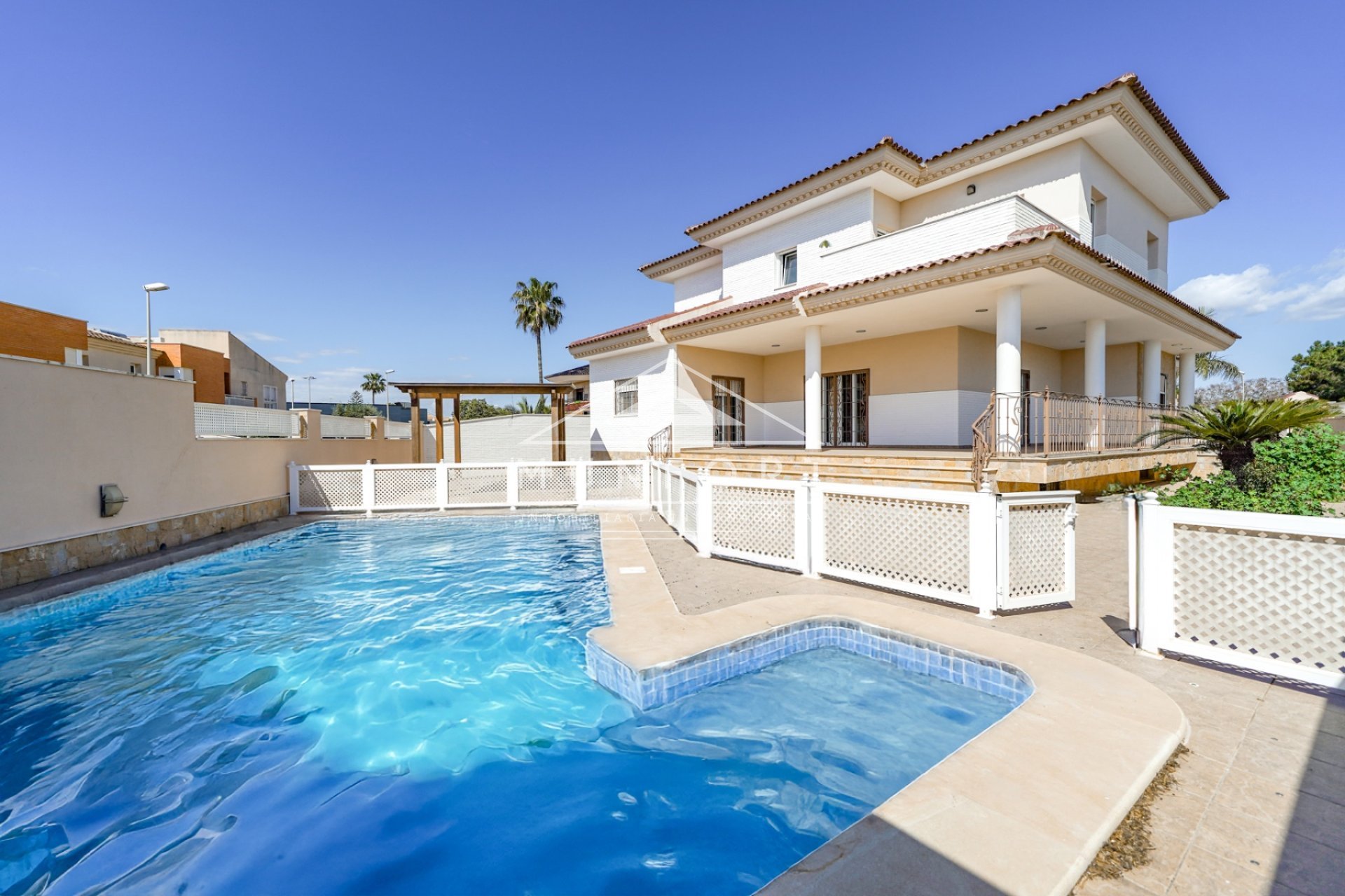 Videresalg - Luksusvillaer -
San Javier