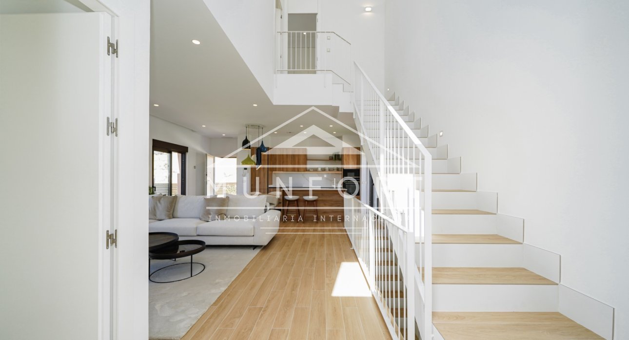 Videresalg - Villaer -
Finestrat - Sierra Cortina