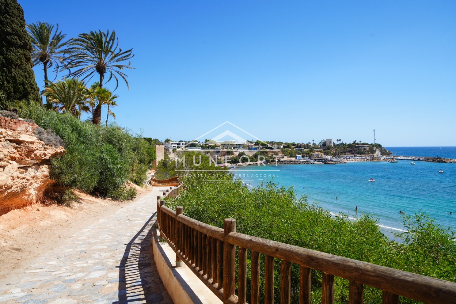 Videresalg - Villaer -
Orihuela Costa - La Regia