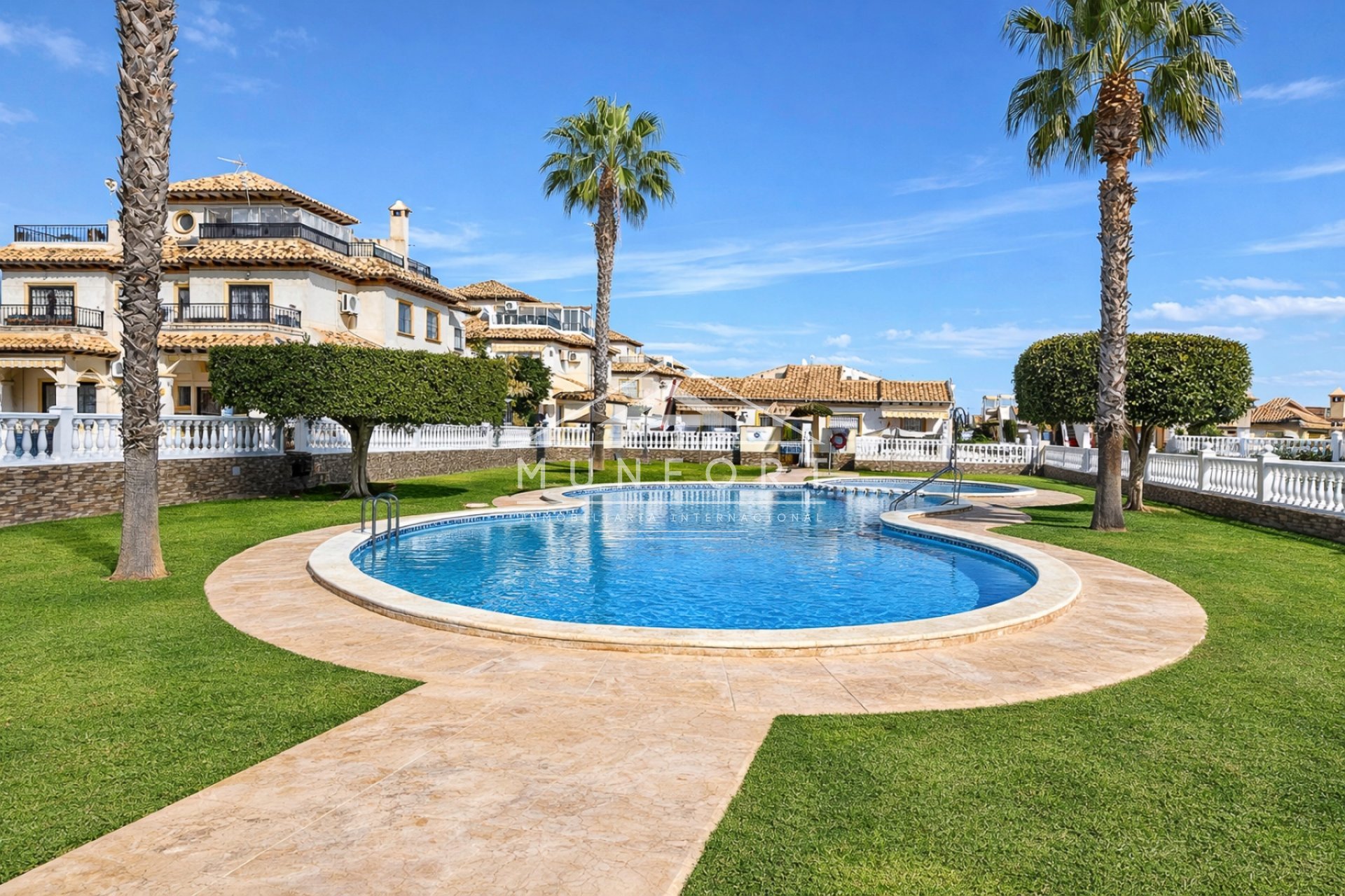 Videresalg - Villaer -
Orihuela Costa - La Regia