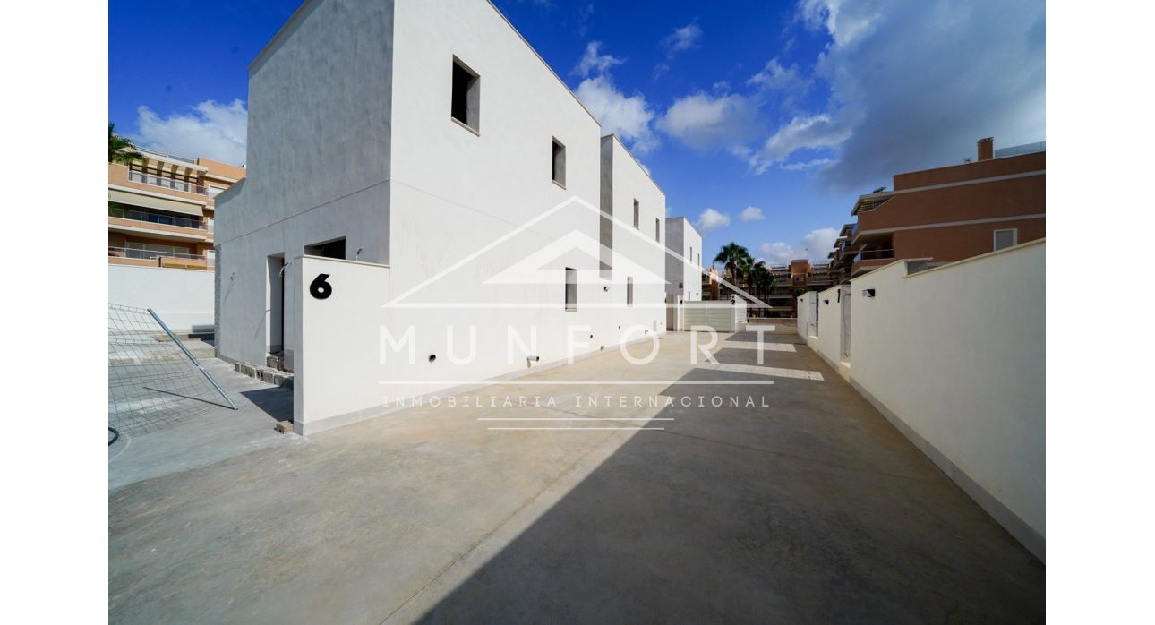 Videresalg - Villaer -
Orihuela Costa - La Zenia