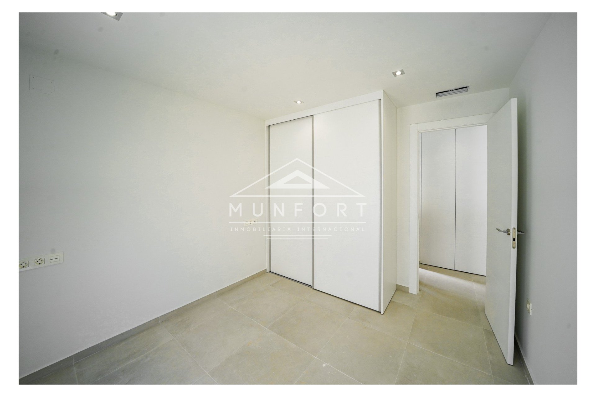 Videresalg - Villaer -
Orihuela Costa - La Zenia